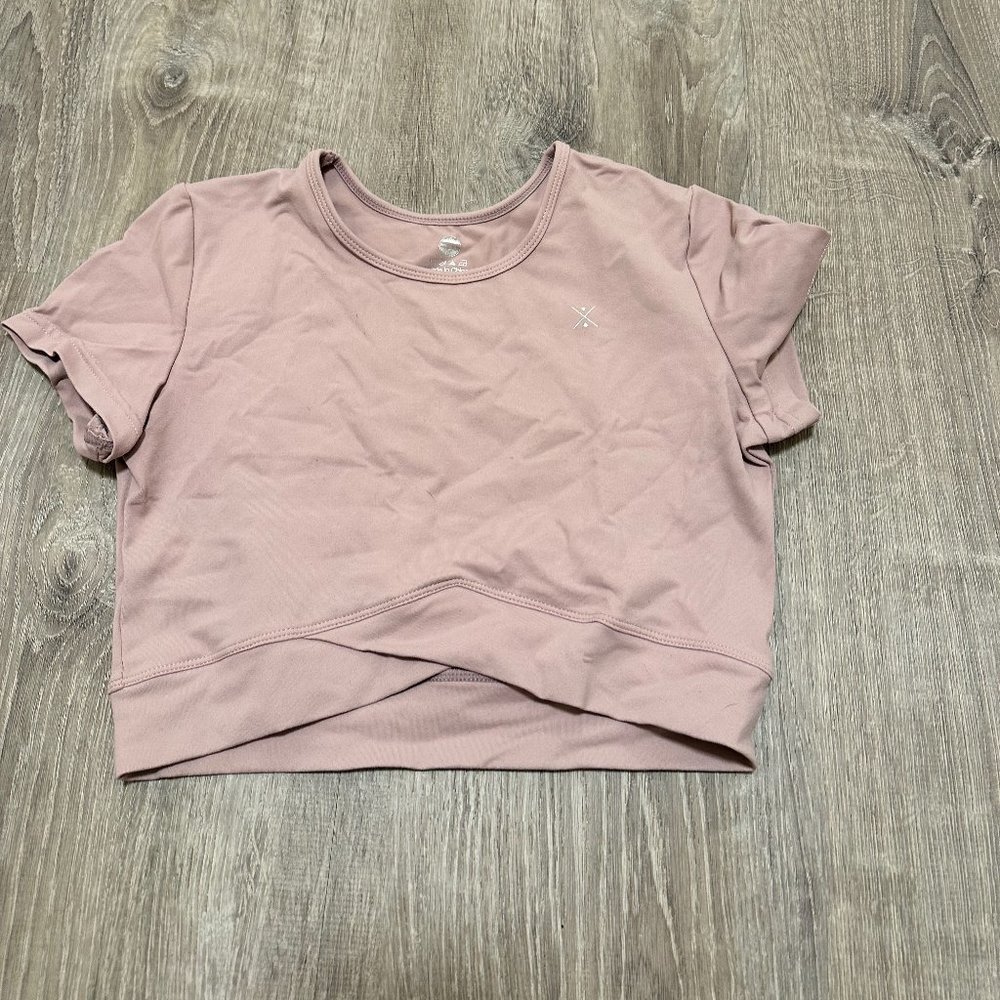 Light pink exercise crop top